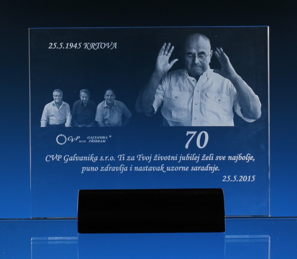 Skleněná plaketa s dřevěným podstavcem 250x200x10 mm